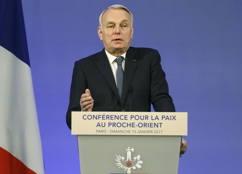 © Reuters. French Minister of Foreign Affairs Jean-Marc Ayrault addresses delegates at the opening of the Mideast peace conference in Paris