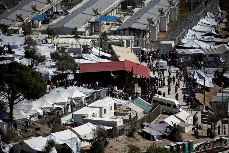 © Reuters. وفاة ثالث مهاجر في مخيم يوناني وسط أوضاع بائسة