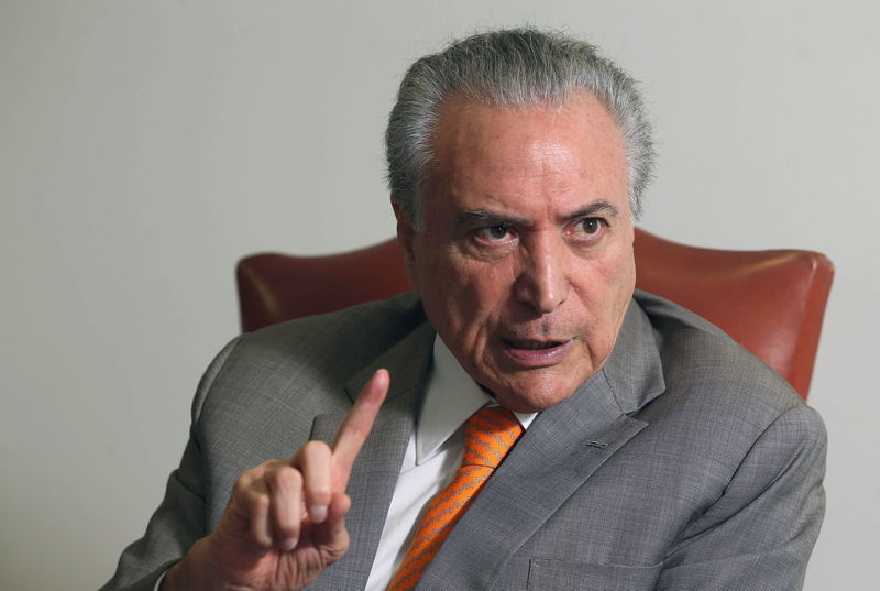 © Reuters. Brazil's President Michel Temer, gestures during an interview with Reuters at his office in Brasilia