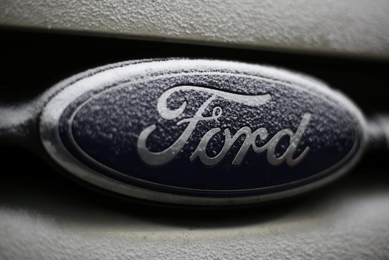 © Reuters. Snowflakes are seen on the badge of a Ford car in Warsaw