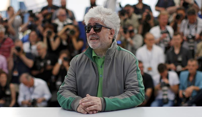 © Reuters. Pedro Almodóvar durante entrevista coletiva em Cannes