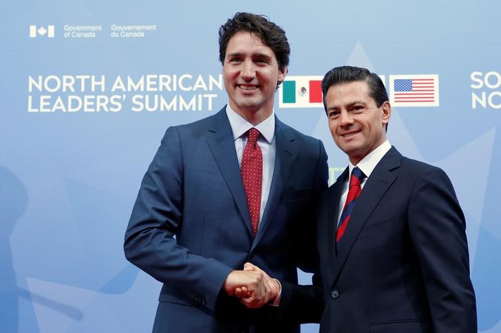 © Reuters. Primeiro-ministro do Canadá, Justin Trudeau, e presidente do México, Enrique Peña Nieto, durante encontro em Ottawa, Canadá