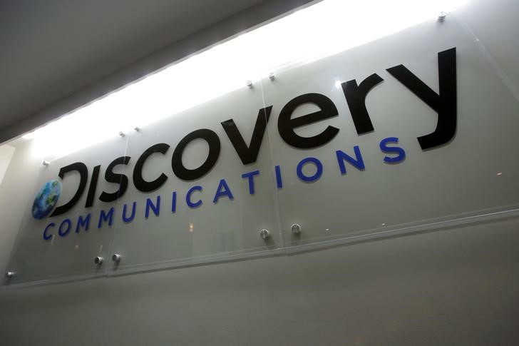 © Reuters. The Discovery Communications logo is seen at their office in Manhattan, New York, U.S.
