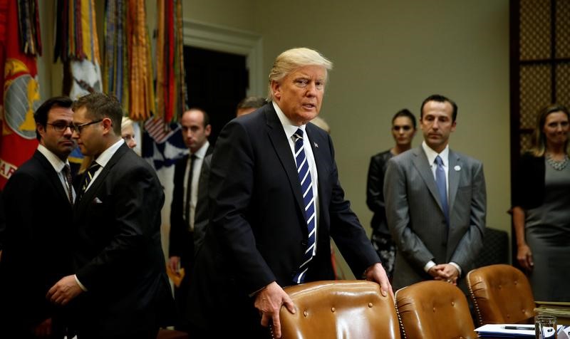 © Reuters. Trump holds a cyber security meeting at the White House in Washington