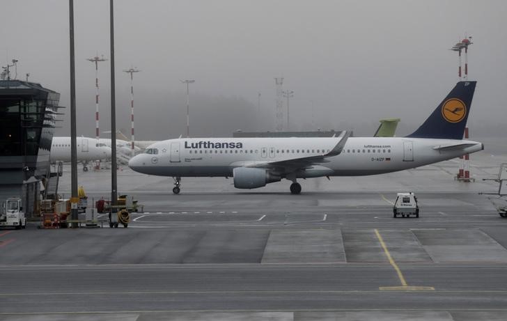 © Reuters. LUFTHANSA VOIT LA CROISSANCE DES COMPAGNIES DU GOLFE RALENTIR