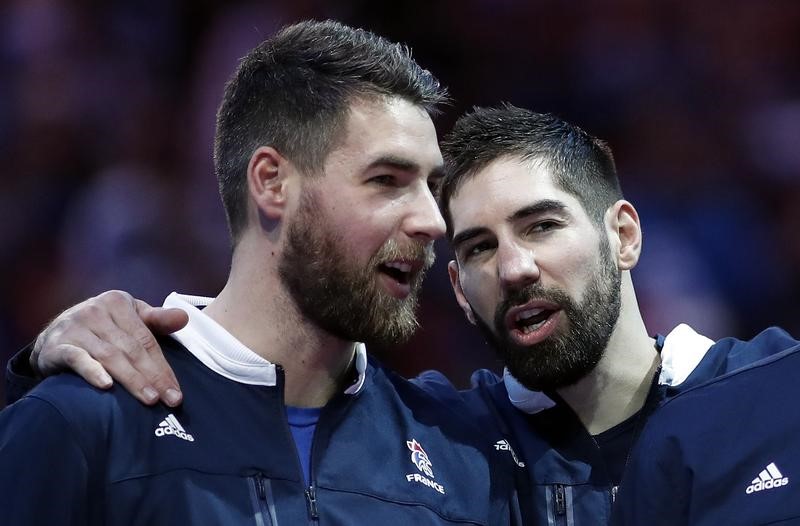 © Reuters. LES KARABATIC CONDAMNÉS À DEUX MOIS AVEC SURSIS ET 10.000 EUROS D'AMENDE