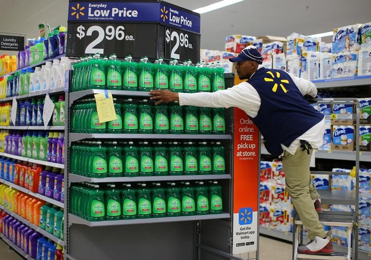 © Reuters. A worker sets up a display of dish washing liquid in prepare for the opening of a Walmart Super Center in Compton, California