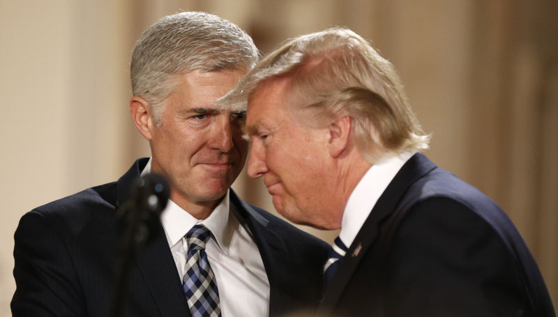 © Reuters. U.S. President Donald Trump and Neil Gorsuch smile as Trump nominated Gorsuch to be an associate justice of the U.S. Supreme Court at the White House in Washington