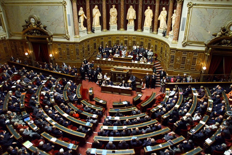 © Reuters. LE DEVOIR DE VIGILANCE DES ENTREPRISES REJETÉ AU SÉNAT