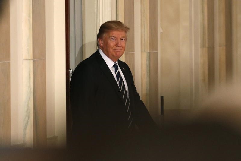 © Reuters. U.S. President Donald Trump arrives to announces his nomination for the empty associate justice seat of the U.S. Supreme Court at the White House in Washington