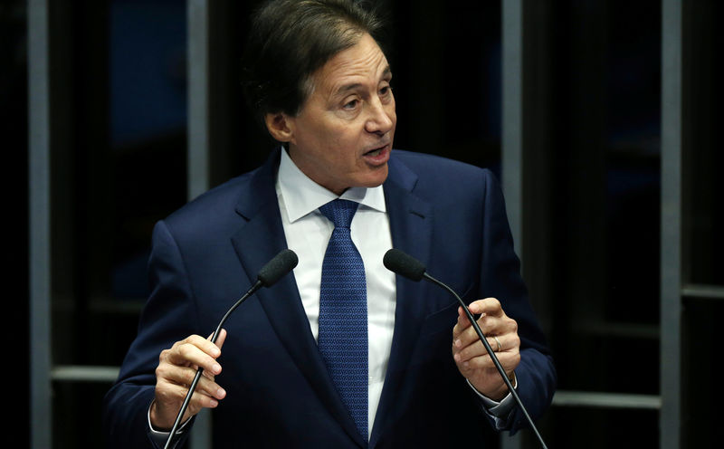 © Reuters. Senator Eunicio Oliveira attends a senate session to elect of the President of the Brazilian Senate in Brasilia