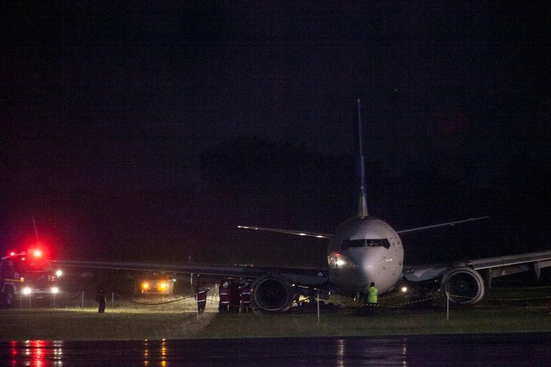 © Reuters. إغلاق مطار في إندونيسيا بعد انحراف طائرة عن المدرج أثناء الهبوط