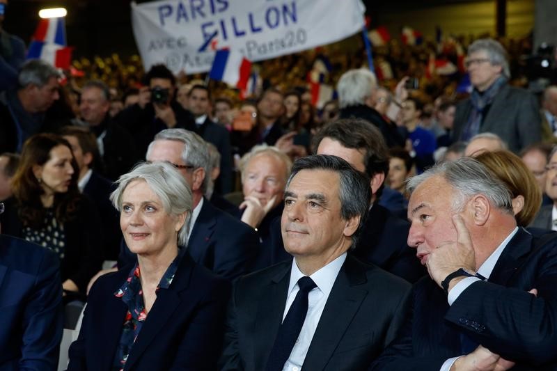 © Reuters. FRANCE 2 EXHUME UNE INTERVIEW EMBARRASSANTE POUR FILLON