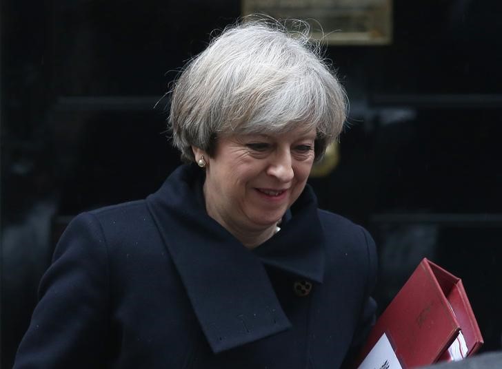 © Reuters. Britain's Prime Minister Theresa May leaves 10 Downing Street in London