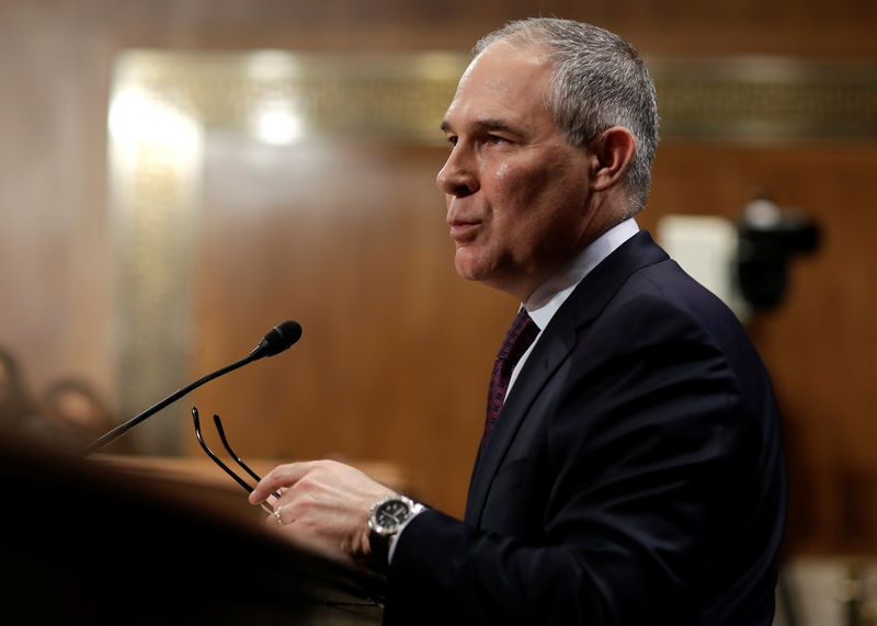 © Reuters. Oklahoma Attorney General Scott Pruitt testifies on his nomination to be administrator of the Environmental Protection Agency in Washington.