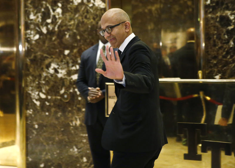 © Reuters. Microsoft CEO Nadella departs after meeting with U.S. President-elect Trump at Trump Tower in New York