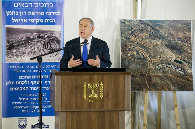 © Reuters. إسرائيل تكمل إخلاء بؤرة استيطانية غير قانونية وتعد ببناء مستوطنة جديدة