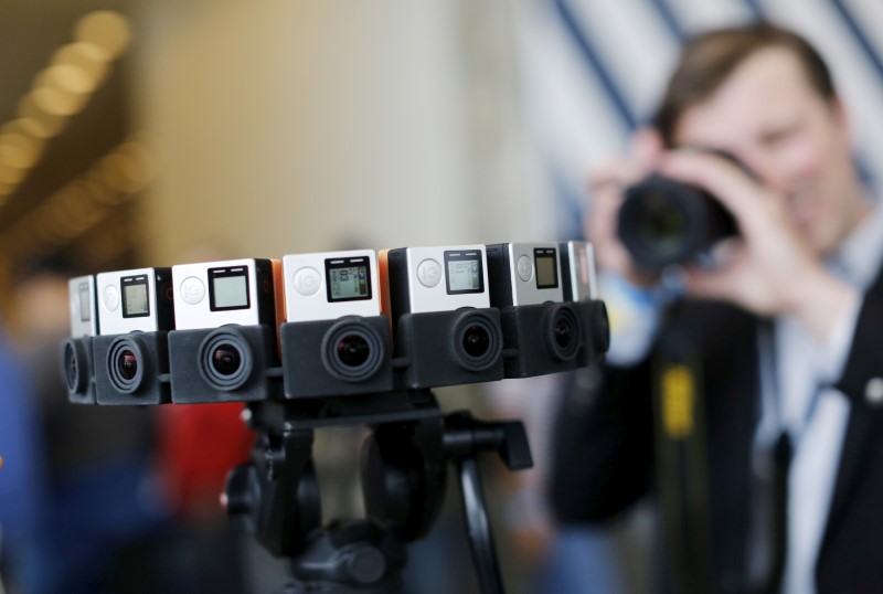 © Reuters. A GoPro device featuring 16 cameras, to be used with Google's "Jump," to provide viewers with 360-degree video, is shown during the Google I/O developers conference in San Francisco