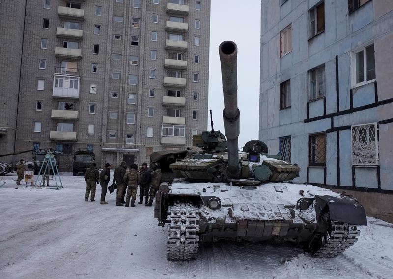 © Reuters. اتهامات متبادلة بين أوكرانيا والانفصاليين بقتل المزيد من المدنيين