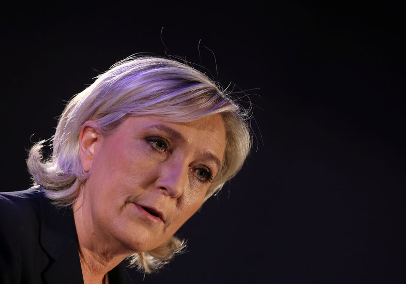 © Reuters. Marine Le Pen, French National Front (FN) political party leader and candidate for the French 2017 presidential election, attends a news conference in Paris