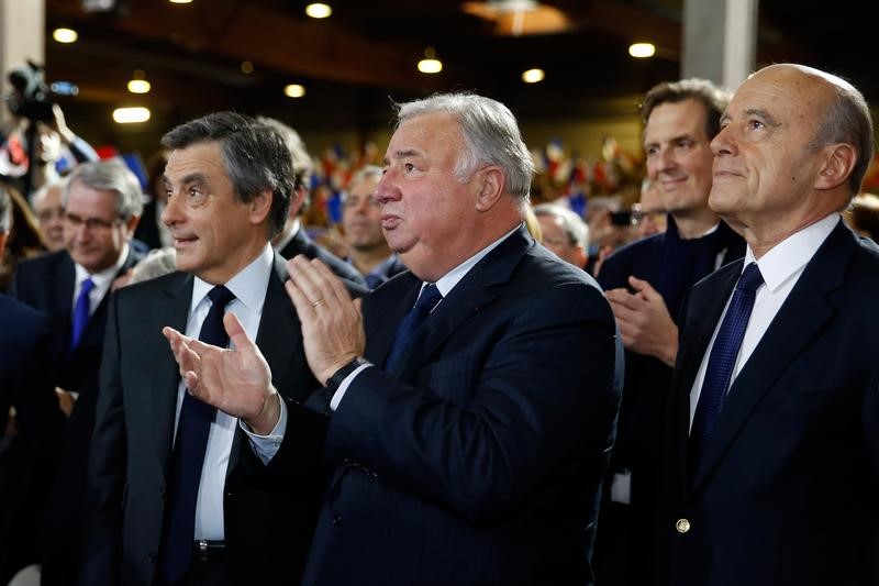 © Reuters. GÉRARD LARCHER DÉMENT VOULOIR "LÂCHER" FRANÇOIS FILLON