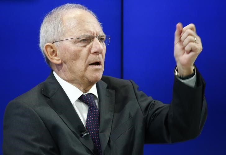 © Reuters. German Finance Minister Schaeuble attends the WEF annual meeting in Davos
