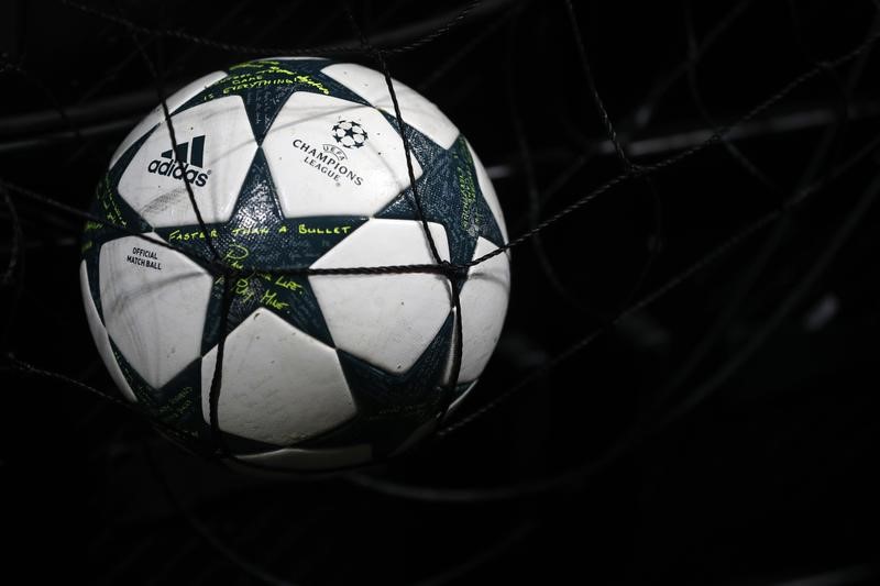 © Reuters. Bakú y Madrid quieren albergar la final de la Liga de Campeones en 2019
