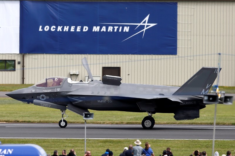 © Reuters. A US Marine Corps Lockheed Martin F-35B fighter jet taxis after landing at the Royal International Air Tattoo at Fairford