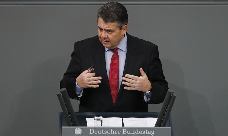 © Reuters. Gabriel addresses the lower house of parliament Bundestag in Berlin