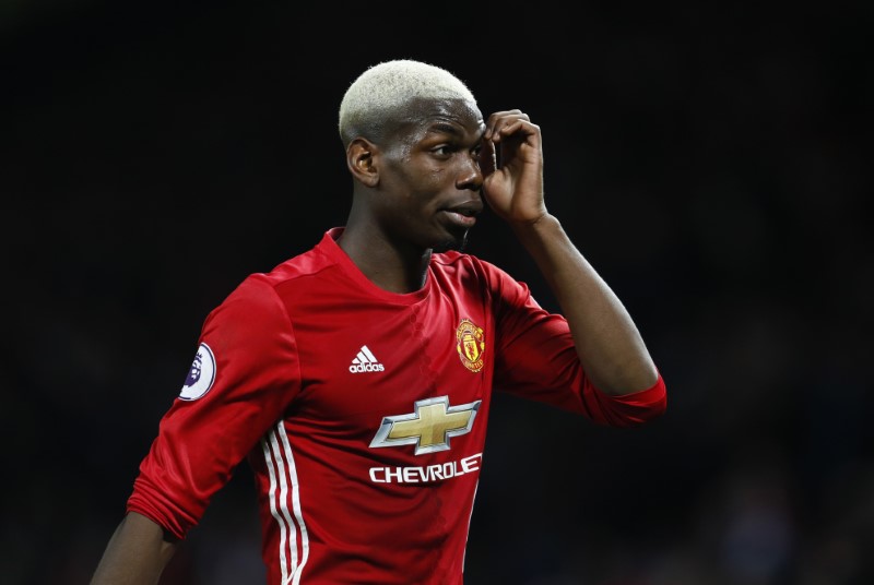 © Reuters. Manchester United's Paul Pogba looks dejected