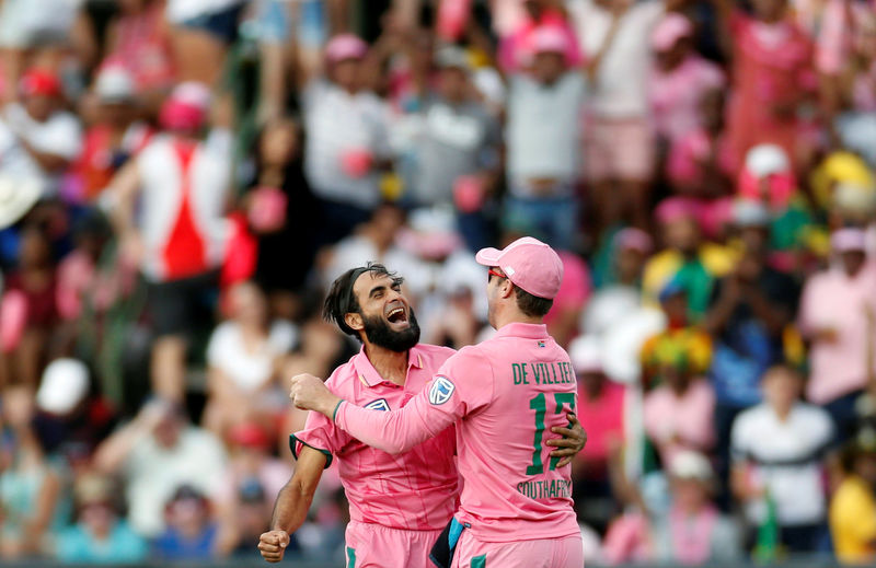 © Reuters. Cricket - South Africa v Sri Lanka - Third One Day International cricket match