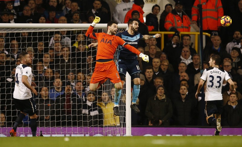 © Reuters. Tottenham's Hugo Lloris in action with Middlesbrough's Alvaro Negredo