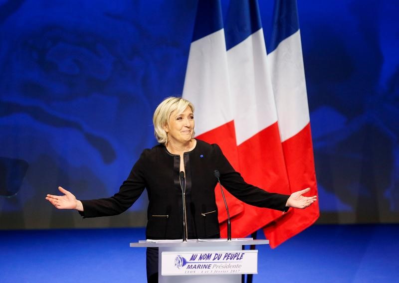 © Reuters. لوبان تدشن حملتها لخوض الانتخابات الفرنسية وتتعهد بمحاربة العولمة