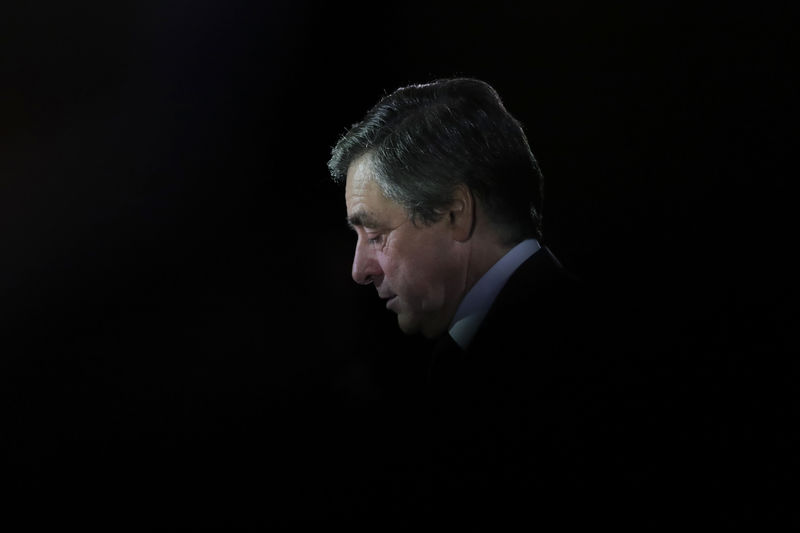 © Reuters. Former French prime minister Fillon, member of The Republicans political party and 2017 presidential candidate of the French centre-right, attends a political rally in Charleville-Mezieres