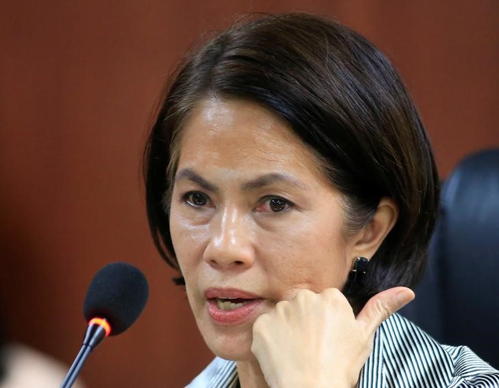 © Reuters. Philippines' Environment and Natural Resources Secretary Regina Lopez gestures during a news conference at the DENR headquarters in Quezon city, Metro Manila