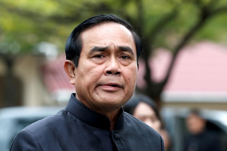 © Reuters. تايلاند: المطلوبون لإهانتهم الملك وجهوا تهديدات بالقتل لرئيس الوزراء