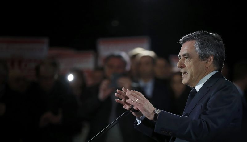 © Reuters. Former French prime minister Fillon, member of The Republicans political party and 2017 presidential candidate of the French centre-right, attends a political rally in Charleville-Mezieres