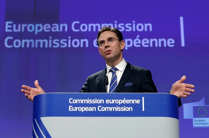 © Reuters. European Commission Vice-President Jyrki Katainen holds a news conference at the EU Commission headquarters in Brussels