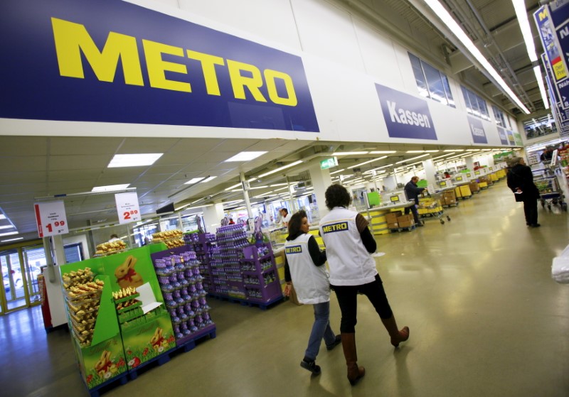 © Reuters. File photo of the checkout area of one of the top three cash and carry markets of Metro AG in Sankt Augustin