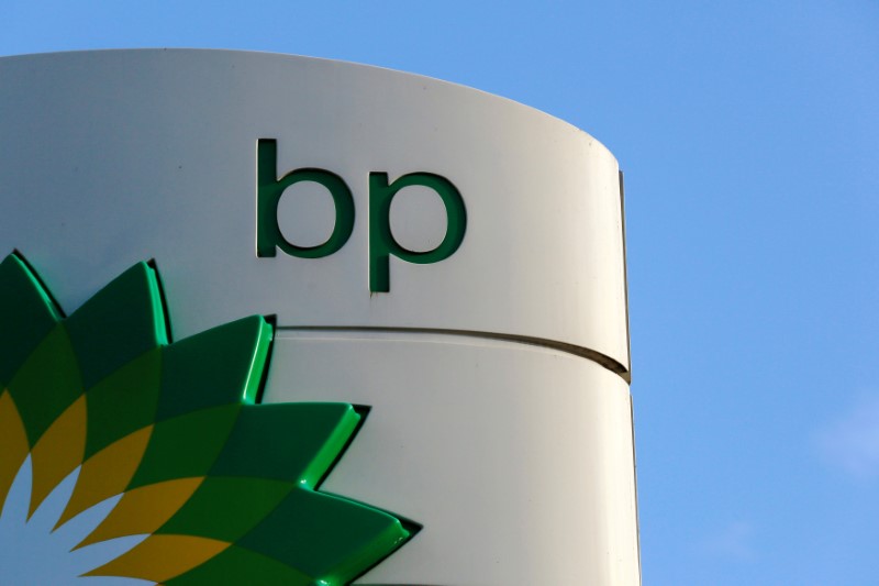 © Reuters. FILE PHOTO -  File photo of a BP logo at a petrol station in London