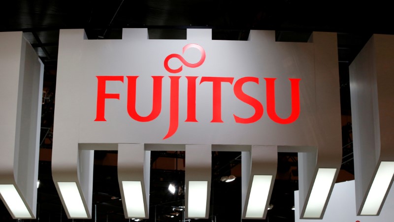 © Reuters. A logo of Fujitsu is pictured at CEATEC JAPAN 2016 in Chiba