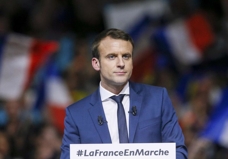 © Reuters. Head of the political movement En Marche !, or Onwards !, and candidate for the 2017 presidential election Macron, attends a campaign rally in Lyon