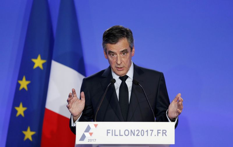 © Reuters. DEUX TIERS DES SYMPATHISANTS LR VEULENT LE MAINTIEN DE FILLON