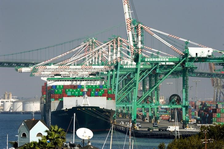 © Reuters. Freighters and cargo containers sit idle at the Port of Los Angeles as a back-log of over 30 container ships sit anchored outside the Port in Los Angeles