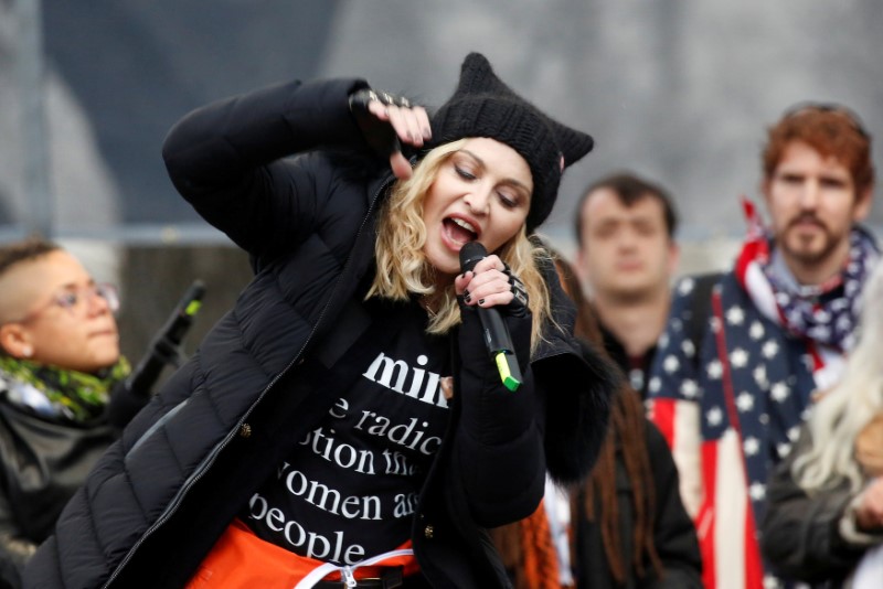 © Reuters. Malaui da permiso a Madonna para adoptar a otros dos niños