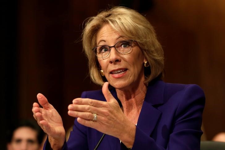 © Reuters. Betsy DeVos durante audiência no Senado