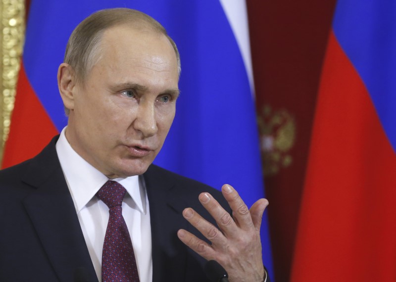 © Reuters. Putin promulga la controvertida ley que reduce penas por violencia doméstica
