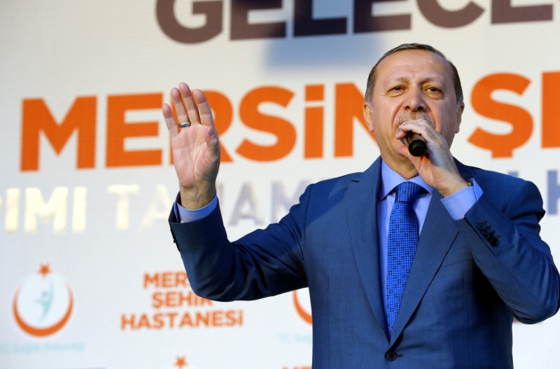 © Reuters. إردوغان يحث الأتراك على التصويت لصالح تعزيز سلطات الرئاسة