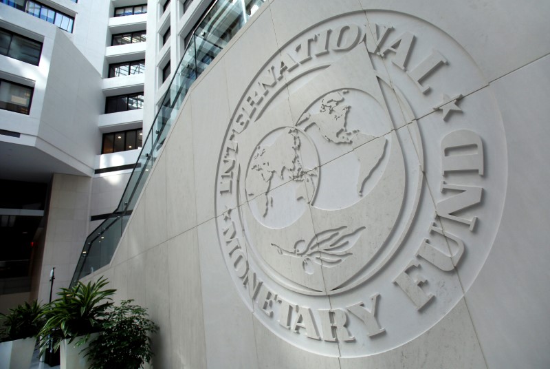 © Reuters. The International Monetary Fund logo is seen inside its headquarters at the end of the IMF/World Bank annual meetings in Washington