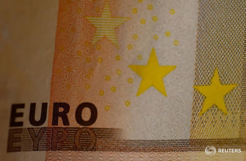 © Reuters. Купюра валюты евро